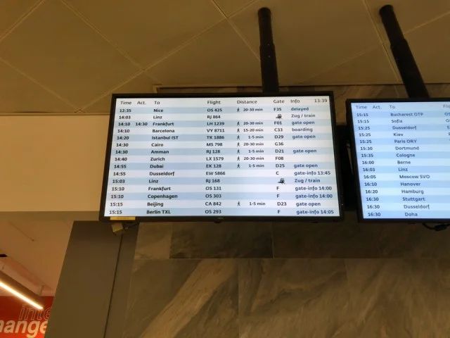 [北欧とアフリカを巡る年末年始の冒険旅行記：北欧編21] ウィーン国際空港に到着。なんかスゴい景色なんですが、、、。