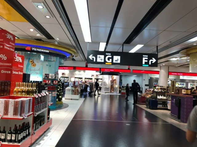 [北欧とアフリカを巡る年末年始の冒険旅行記：北欧編22] ウィーン国際空港の乗り継ぎって結構大変。ゲート間移動遠すぎｗ
