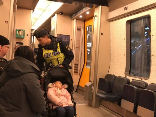 [北欧とアフリカを巡る年末年始の冒険旅行記：北欧編28] 人生初めての列車で国境越え。パスポートチェックでつまみ出されてる人も。。。