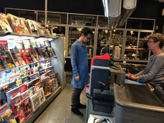 [北欧とアフリカを巡る年末年始の冒険旅行記：北欧編32] ホテルのお向かいにあるスーパーマーケットで買い出し。ついでにスウェーデンの日用品の価格帯調査もやっておこう。