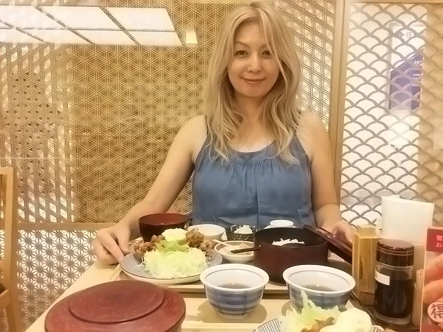 [ハワイ最後の楽園「モロカイ島」旅行記5] LCCのハワイ線は機内食が高いから空港内で腹ごしらえがおすすめ！