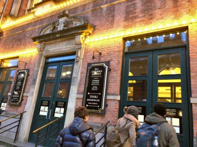 [北欧とアフリカを巡る年末年始の冒険旅行記：北欧編52] クリスマスイルミネーションに包まれたチボリ公園に潜入！