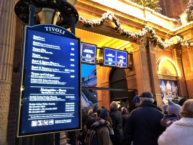 [北欧とアフリカを巡る年末年始の冒険旅行記：北欧編52] クリスマスイルミネーションに包まれたチボリ公園に潜入！