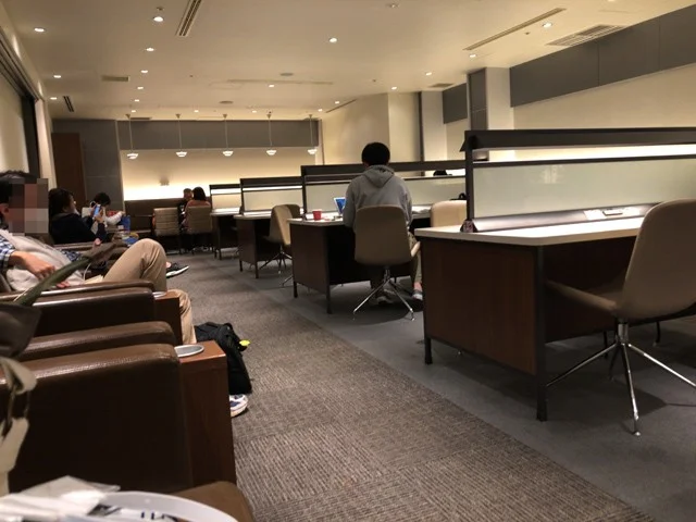 [ハワイ最後の楽園「モロカイ島」旅行記6] 関空でLCCに乗るときはカードラウンジが静かで便利