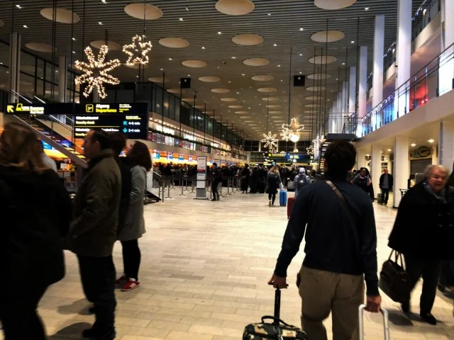 [北欧とアフリカを巡る年末年始の冒険旅行記：北欧編58] コペンハーゲン国際空港のターミナル間移動にはご用心。