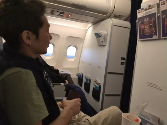 [北欧とアフリカを巡る年末年始の冒険旅行記：サファリ編2] 短距離線の機内食。そして朝からビールで乾杯ｗ