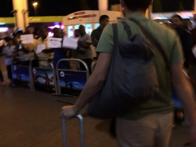 [北欧とアフリカを巡る年末年始の冒険旅行記：サファリ編10] タンザニア入国。空港はカオス状態（汗）