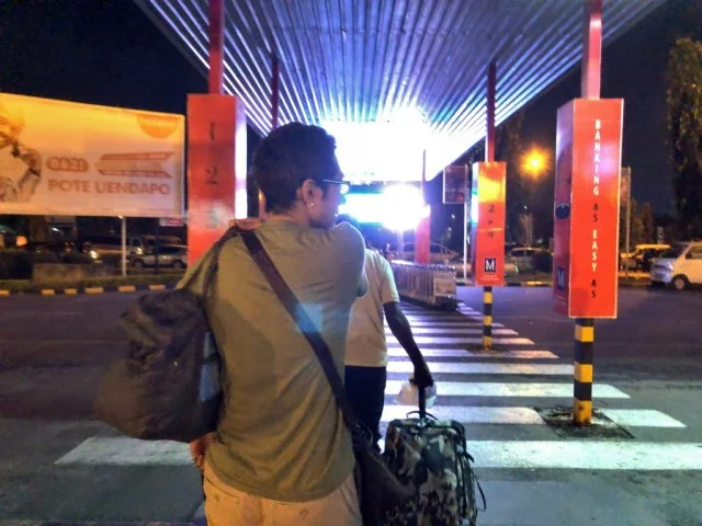 [北欧とアフリカを巡る年末年始の冒険旅行記：サファリ編10] タンザニア入国。空港はカオス状態（汗）