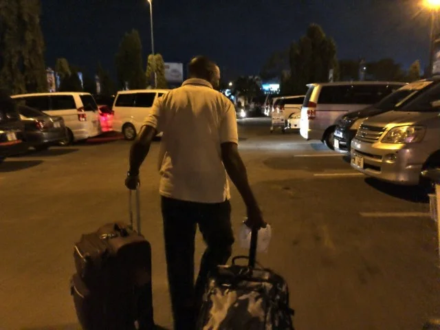 [北欧とアフリカを巡る年末年始の冒険旅行記：サファリ編10] タンザニア入国。空港はカオス状態（汗）