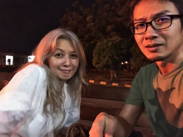 [北欧とアフリカを巡る年末年始の冒険旅行記：サファリ編11] 夜中。現地の人以外誰もいないセスナ機発着の国内線空港。どこだここ、、、？