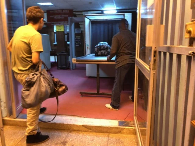[北欧とアフリカを巡る年末年始の冒険旅行記：サファリ編12] ヘイ、ブラザー。ゲートが開いたぜ♪