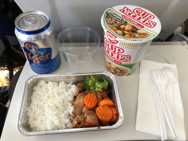 【エアアジア vs スクート | ハワイ路線はどっちが快適？写真付き搭乗レビュー】座席と機内食を徹底比較！