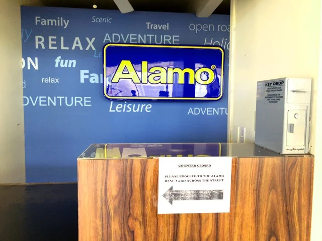 [ハワイ最後の楽園「モロカイ島」旅行記18] まずはAlamoアラモレンタカーを借りよう！