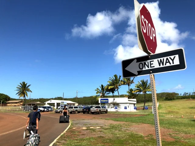[ハワイ最後の楽園「モロカイ島」旅行記18] まずはAlamoアラモレンタカーを借りよう！