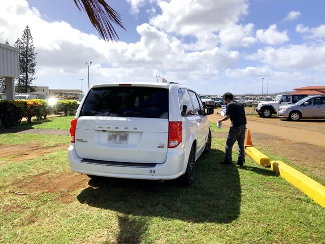 [ハワイ最後の楽園「モロカイ島」旅行記19] エー！聞いてないよぉ、何でコンパクトカーがDODGEダッジのキャラバンになるんだよ!?