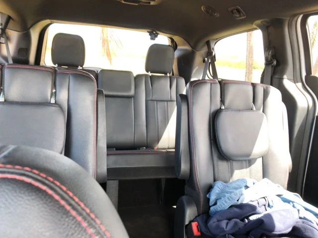 [ハワイ最後の楽園「モロカイ島」旅行記19] エー！聞いてないよぉ、何でコンパクトカーがDODGEダッジのキャラバンになるんだよ!?