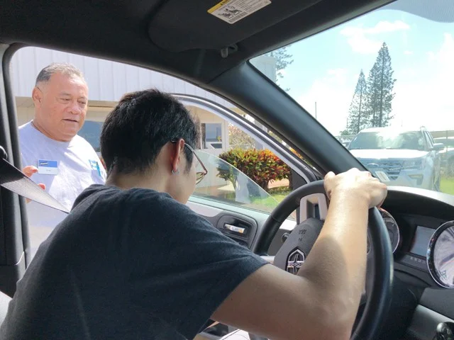 [ハワイ最後の楽園「モロカイ島」旅行記19] エー！聞いてないよぉ、何でコンパクトカーがDODGEダッジのキャラバンになるんだよ!?