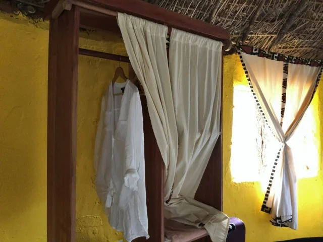 [北欧とアフリカを巡る年末年始の冒険旅行記：サファリ編19] アフリカサファリキャンプのお部屋の中。