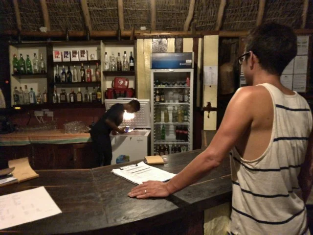 [北欧とアフリカを巡る年末年始の冒険旅行記：サファリ編23] ヤバい！サソリが出た！！え？どこ！？（汗）
