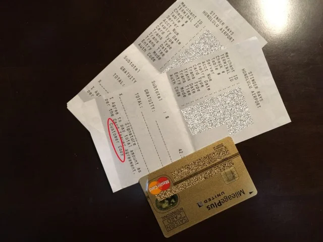 ハワイ旅行でレストランにてクレジットカードでチップを支払う方法