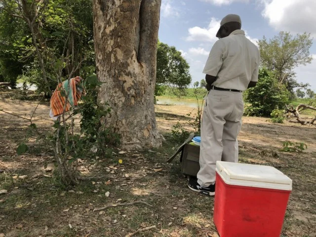 [北欧とアフリカを巡る年末年始の冒険旅行記：サファリ編54] 川辺で食べるサファリのランチメニュー