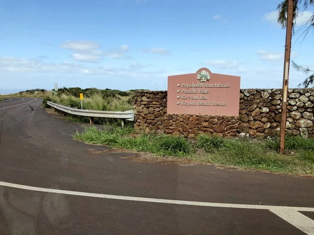 [ハワイ最後の楽園「モロカイ島」旅行記33] モロカイ島のファーマーズマーケット（フリーマーケット）の穴場の駐車場