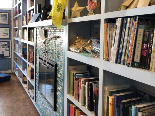 [ハワイ最後の楽園「モロカイ島」旅行記38] モロカイ島のおしゃれな雑貨屋＆本屋さん「Kalele Bookstore」