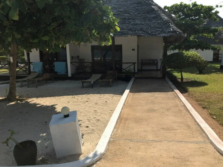 【アフリカの絶景ビーチ ザンジバル 旅行記 ブログ | お正月のビジネスクラスもマイルで無料 6】ビーチフロントのお部屋。