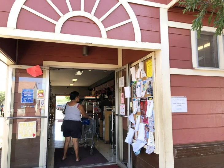 [ハワイ最後の楽園「モロカイ島」旅行記44] カウナカカイで一番大きなスーパーマーケット「フレンドリーマーケット」