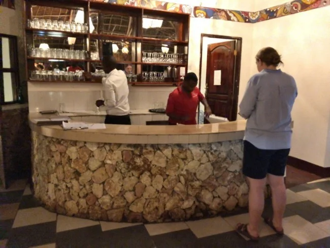 [北欧とアフリカを巡る年末年始の冒険旅行記：ザンジバルビーチ編12] リーフ＆ビーチリゾートのレストランへ
