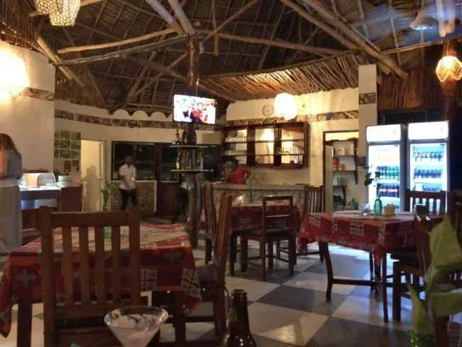 [北欧とアフリカを巡る年末年始の冒険旅行記：ザンジバルビーチ編12] リーフ＆ビーチリゾートのレストランへ