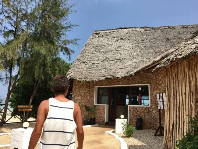 [北欧とアフリカを巡る年末年始の冒険旅行記：ザンジバルビーチ編25] ランチにマンティスシュリンプ（シャコ）登場！