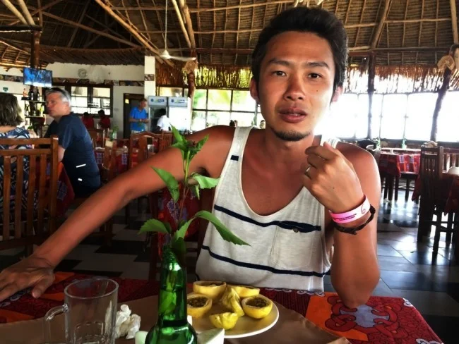 [北欧とアフリカを巡る年末年始の冒険旅行記：ザンジバルビーチ編26] だんだんと海の底に沈んでゆくビーチ