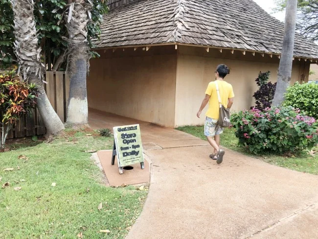 [ハワイ最後の楽園「モロカイ島」旅行記54] 昭和の雰囲気が漂うハワイのコンビニ