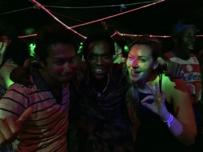 [北欧とアフリカを巡る年末年始の冒険旅行記：ザンジバルビーチ編45] マサイ族も踊る＠ビーチパーティー