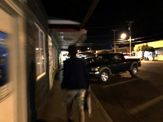 [ハワイ最後の楽園「モロカイ島」旅行記60] 真っ暗で怖すぎる中、カネミツベーカーリーへ！ホットブレッドは買えるのか？
