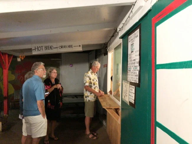 [ハワイ最後の楽園「モロカイ島」旅行記61] モロカイ島で一番有名なお店「カネミツベーカリー」の大人気裏メニュー「HOT Bread」