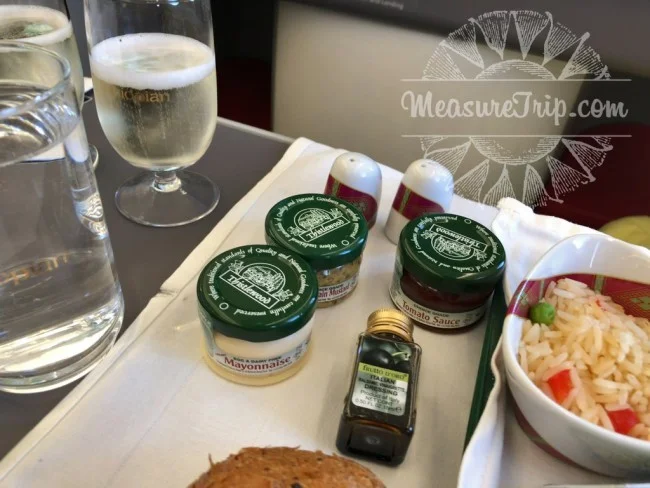 [北欧とアフリカを巡る年末年始の冒険旅行記：ザンジバルビーチ編56] エチオピア航空A350ビジネスクラスの機内食