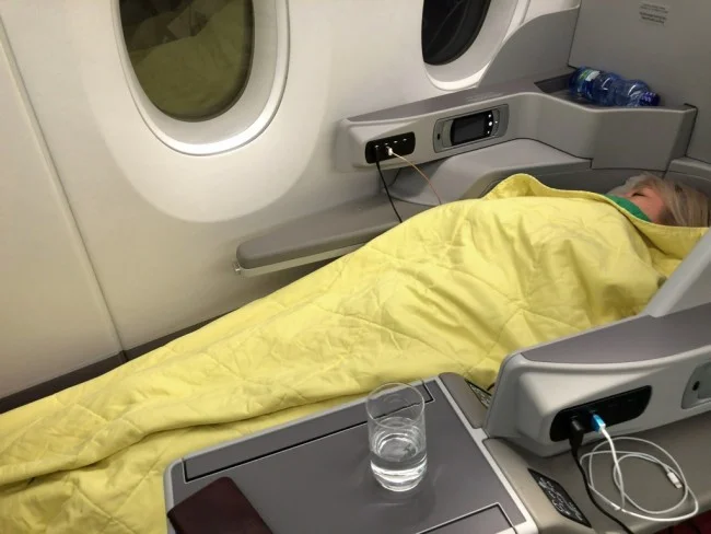 [北欧とアフリカを巡る年末年始の冒険旅行記：ザンジバルビーチ編56] エチオピア航空A350ビジネスクラスの機内食