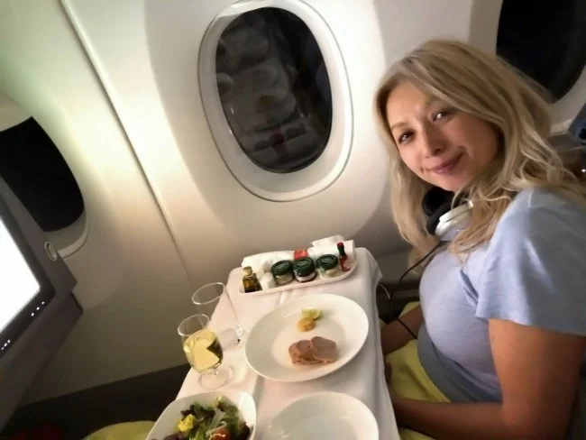 [北欧とアフリカを巡る年末年始の冒険旅行記：ザンジバルビーチ編62] エチオピア航空ET684便（上海行き）1回目の機内食。あれ？さっきと同じ料理？