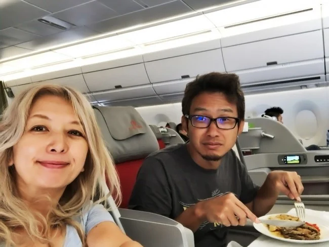 [北欧とアフリカを巡る年末年始の冒険旅行記：ザンジバルビーチ編63] エチオピア料理のまずいと評判の「インジェラ」に挑戦。