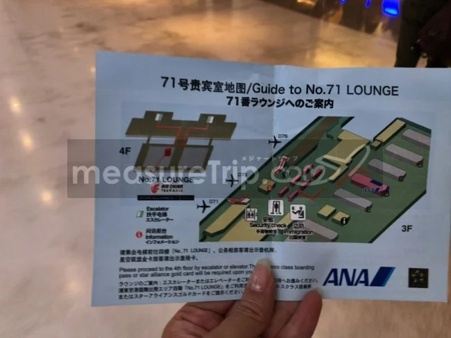 [北欧とアフリカを巡る年末年始の冒険旅行記：ザンジバルビーチ編67] ANAさんのチェックインカウンターで旅行者が怒っている。。。