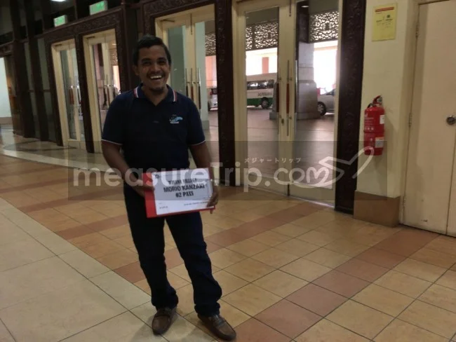 [マレーシアの秘境離島・レダン島GW旅行記15] 空港ではちゃんとドライバーさんが待っていた！さぁ、選挙シーズン真っ只中のマレーシアを進むよ♪