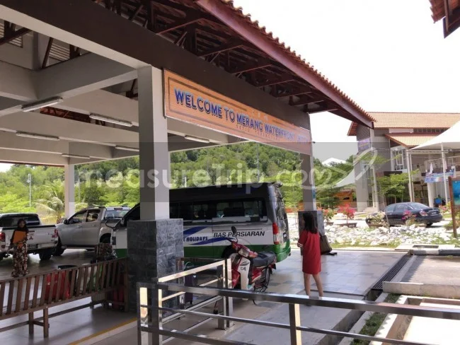 [マレーシアの秘境離島・レダン島GW旅行記16] 離島への玄関口「Merang Jetty - メランジェッティ」でレダン島の入場料を支払う。