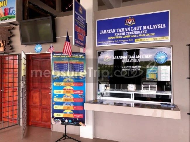[マレーシアの秘境離島・レダン島GW旅行記16] 離島への玄関口「Merang Jetty - メランジェッティ」でレダン島の入場料を支払う。