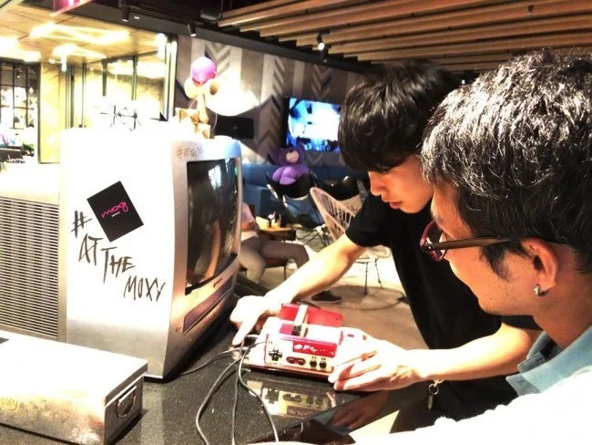 [マリオット・プラチナチャレンジ物語18] モクシー東京錦糸町のレセプションバーでは初代ファミコンが遊べる！
