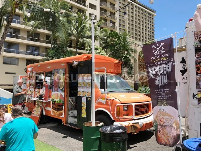 ワイキキフードトラック（屋台村）を堪能！ワイキキビーチウォーク