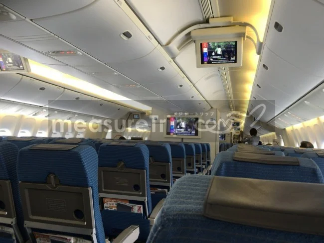 [マリオット・プラチナチャレンジ物語23] 沖縄行きANA NH469便（B777-300）の機内の様子と座席レビュー！