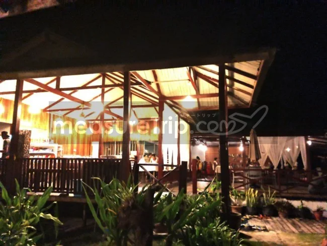 [マレーシアの秘境離島・レダン島GW旅行記24] レダン島で初めての夜。食事はビュッフェスタイル。