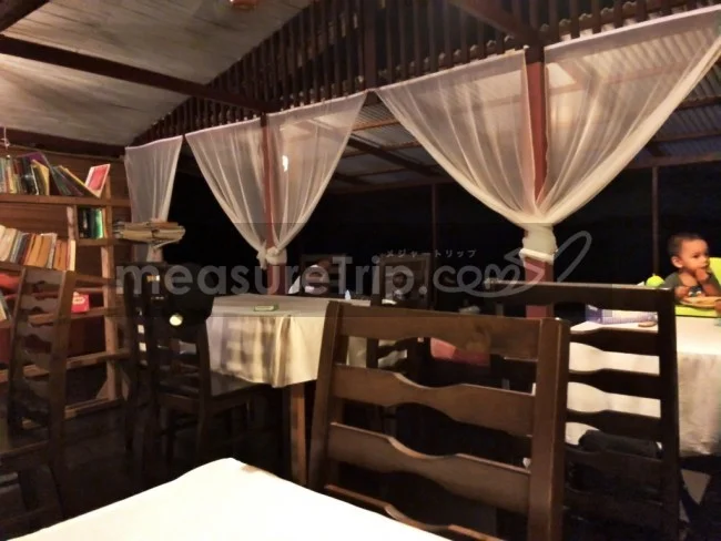[マレーシアの秘境離島・レダン島GW旅行記24] レダン島で初めての夜。食事はビュッフェスタイル。